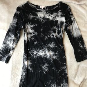 Mini tight 2/3 sleeve dress